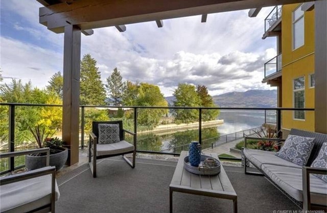 Luxurious Okanagan Lakefront Condo