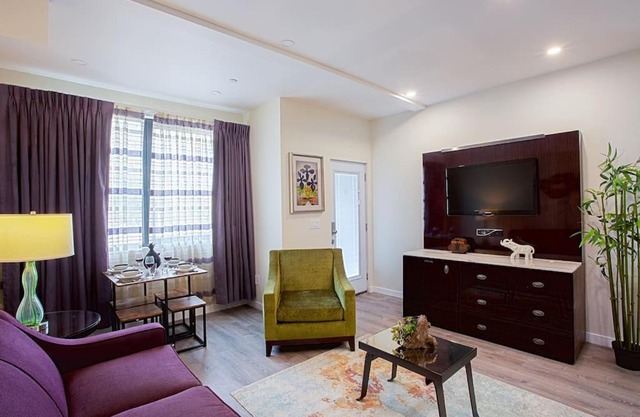 Luxurious One Bedroom Suite with Balboa Park View