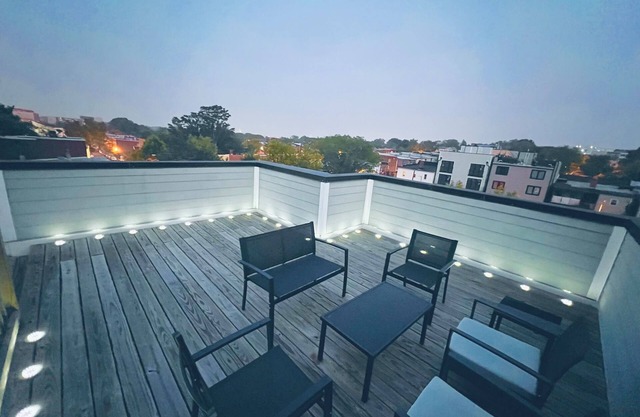 Luxurious Penthouse Monument Rooftop Views @Capitol&H ST Corridor