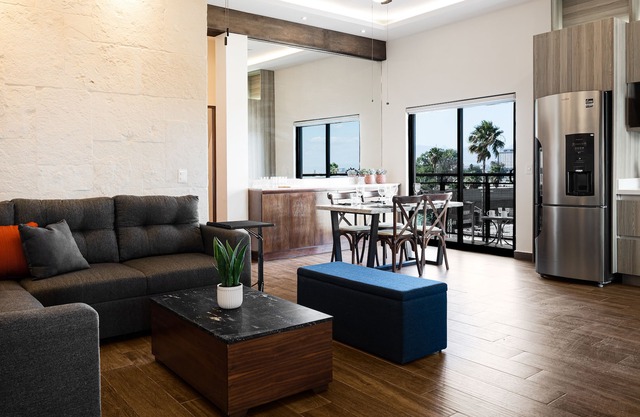 Luxurious PH with amenities & incredible view