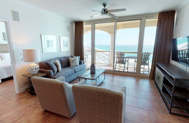 Luxuriöses 2 BR SkyHome mit Panoramablick auf das Meer und nur wenige Schritte vom Strand entfernt!