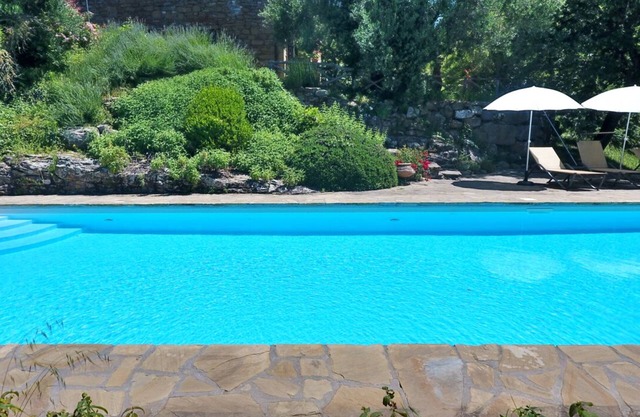 Luxurious private villa with private pool and beautiful views, free wifi.