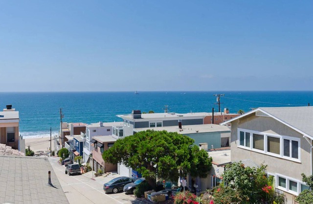 Luxurious Private Beach Condo Near it all w/VIEWS!
