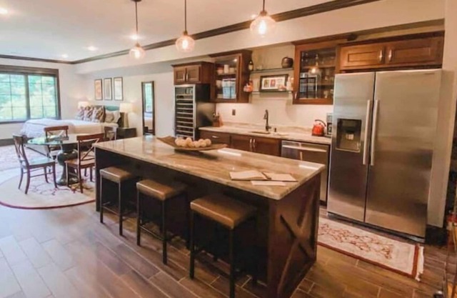Luxurious Private Studio, 10 min to downtown