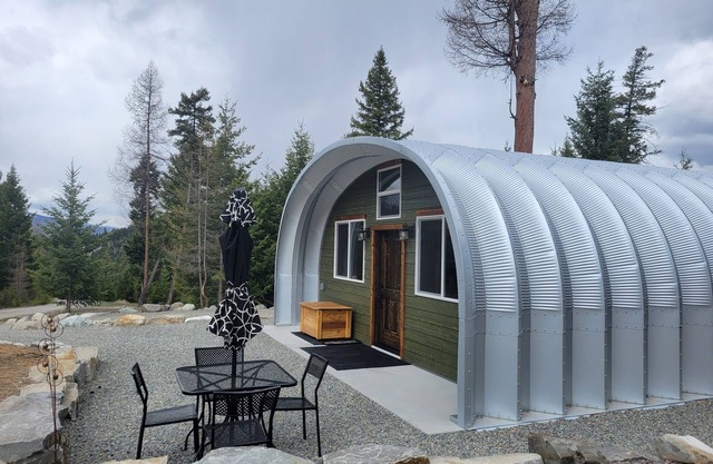 Luxurious Quonset hut in the woods, mountain views