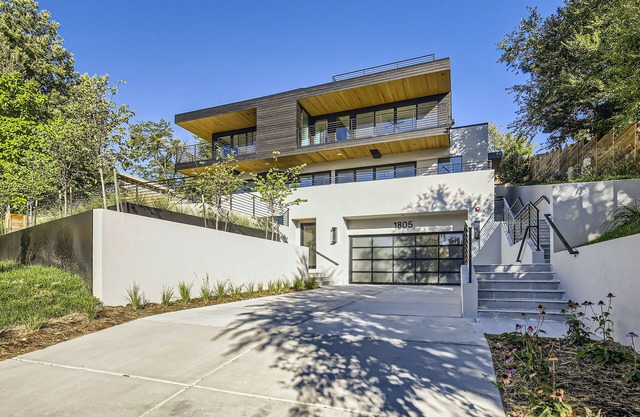 Luxurious Rental with Ideal Downtown Proximity - Stroll to Pearl Street and CU.