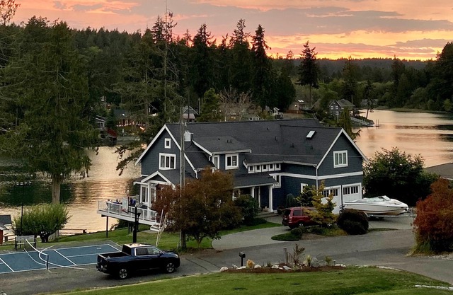 Luxurious Retreat on Wollochet Bay