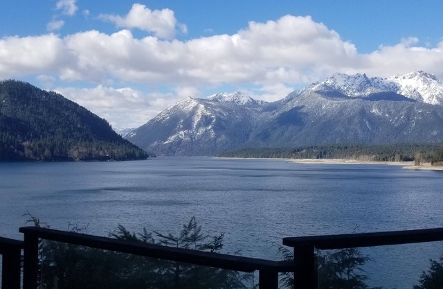 Luxuriöser Rückzugsort am Lake Cushman