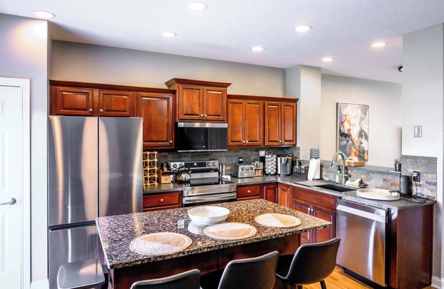 Luxurious Retreat Right Next to the University of Notre Dame – Sleeps 20+!