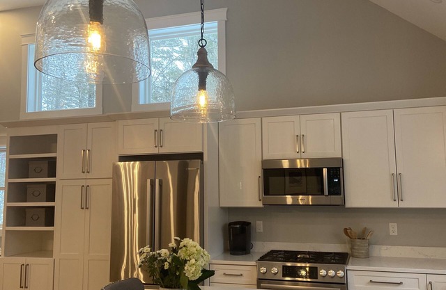 Luxurious Riverfront Getaway. 8 miles-Cranmore, 15 miles-Attitash