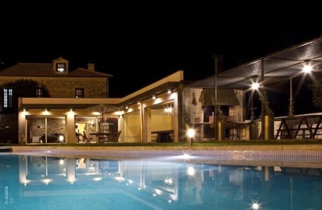 Haus mit Pool und Grill