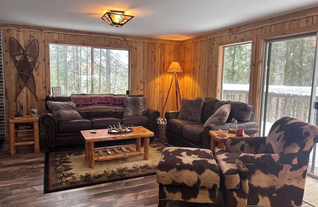 Luxurious Rustic cabin close to lakes, sound and Olympic National forest hiking