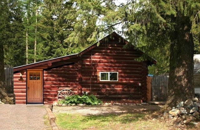 Luxurious Rustic Log Cabin