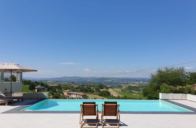 Luxuriöses, geräumiges, frei Landhaus, herrliche Aussicht, privater Pool