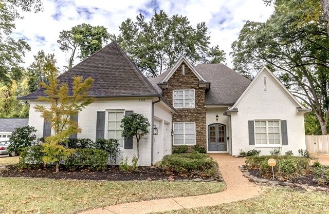 Luxurious, Spacious Memphis Home - Theatre/Game Room, Patios