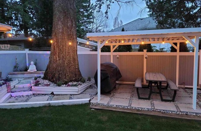 Luxurious studio suite kit hottub near Vancouver