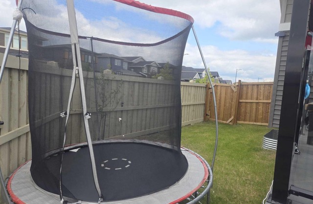 Luxurious Stylish 3-bedroom building in peaceful St. Albert with WiFi and Games