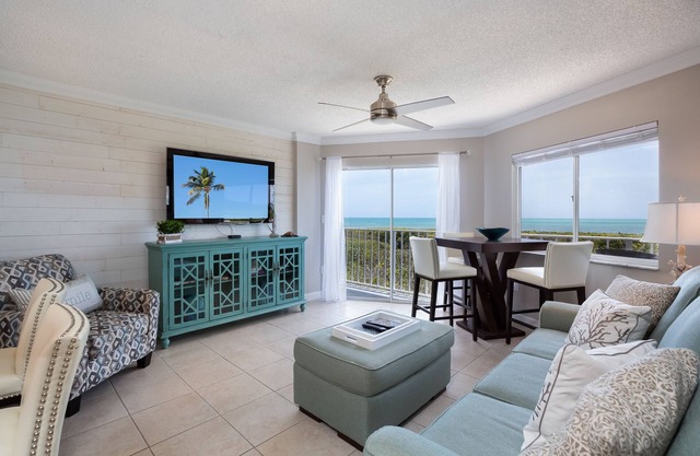 Luxuriöse Suite mit atemberaubendem Meerblick + Pool Beach & Cabana Bar WIFI