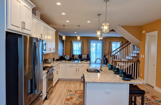 Luxurious Sunset Island 5 Bedroom Townhouse Great Resort Amenities & Pools