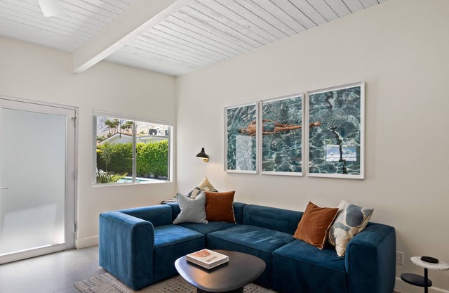 Luxurious Tennis Club Bungalow 3 with Mountain Views and Walks to Downtown Palm Springs!