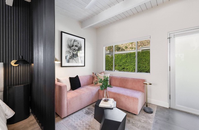 Luxurious Tennis Club Bungalow 2 with Mountain Views and Walks to Downtown Palm Springs!