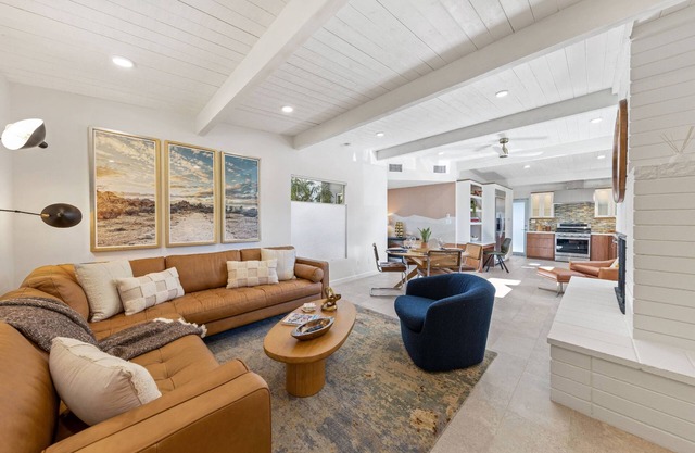 Luxurious Tennis Club Bungalow 1 with Mountain Views and Walks to Downtown Palm Springs!