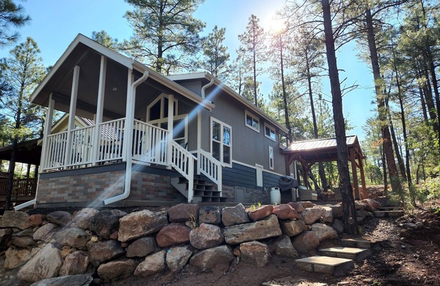 Luxurious Tiny Cottage-Relax-Hike-Fish-Eat!!