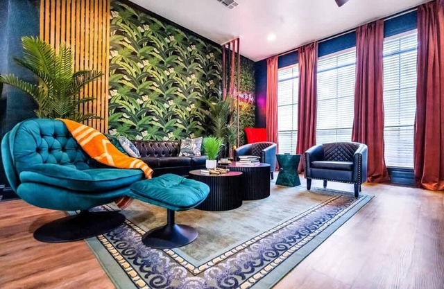 Luxurious Townhome Near LSU | Modern & Chic Stay