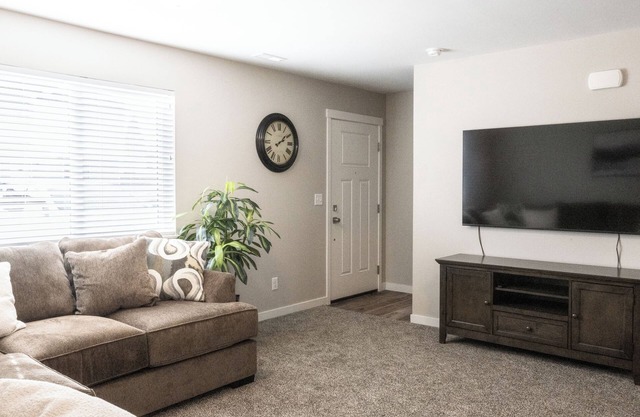 Luxurious Townhome Suites Near Airport #4