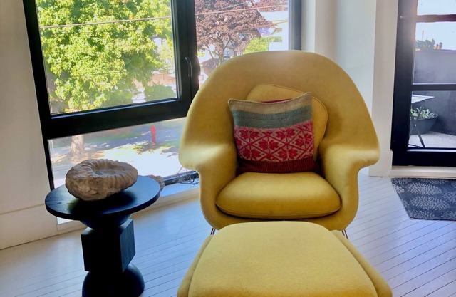 Luxurious townhouse. 2 blocks to vibrant Commercial Drive. Minutes to Downtown.