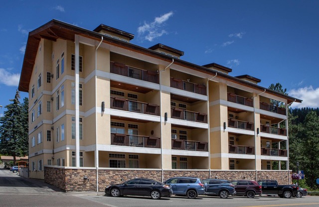 Luxuriöse zweistöckige Penthouse-Wohnung mit privater Terrasse und atemberaubendem Blick auf den Berg