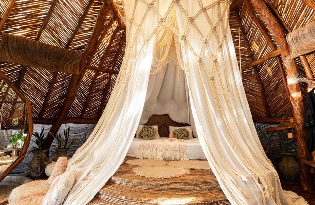 Luxurious Villa By Beautiful Scenic Waters