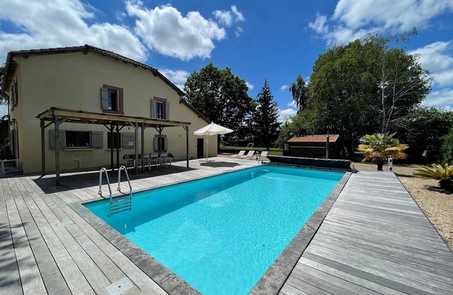 Luxuriöse Villa in Cazaubon mit Swimmingpool