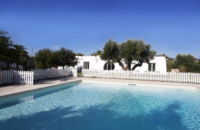 Luxuriöse Villa, großer Pool + Garten. Schöner Ort.