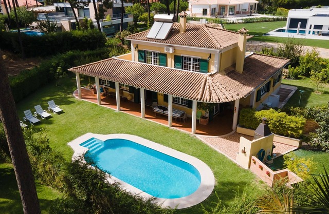 Luxuriöse Villa auf einem Golfplatz, Schwimmbad, in der Nähe von schönen Stränden (Lissabon-Portugal)