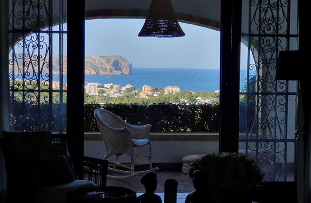 Luxuriöse Villa Tosalet mit Panoramablick auf das Meer