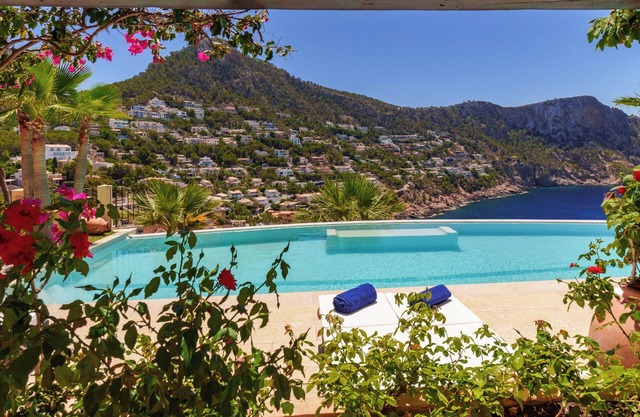 Luxurious villa with amazing sea view and mesmerizing sunsets in Cala Llamp