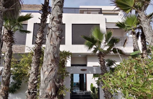 Luxurious Villa With Beautiful Panoramic Oasis Ocean View!