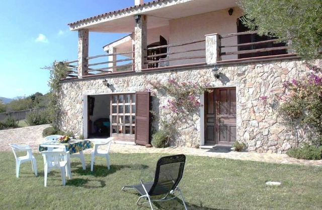 Luxuriöse Villa mit Garten und atemberaubendem Blick – 6000qm Garten in Hanglage