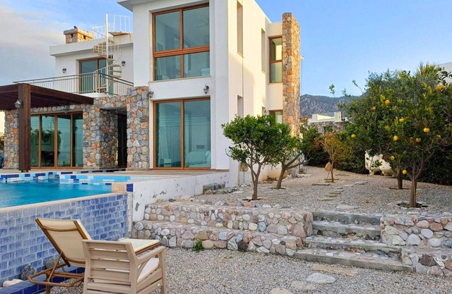 Luxuriöse Villa mit atemberaubendem Meerblick