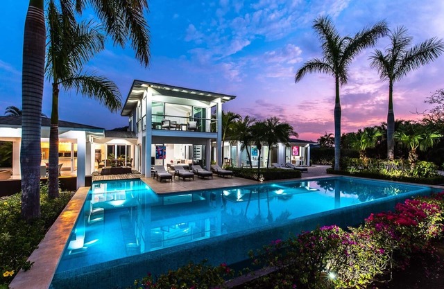 Luxurious villa with panoramic views and breathtaking private infinity pool !!!