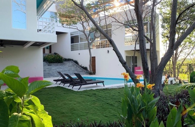 Villa Lux Playa Oaxaca - luxuriöse Villa mit eigenem Pool.
