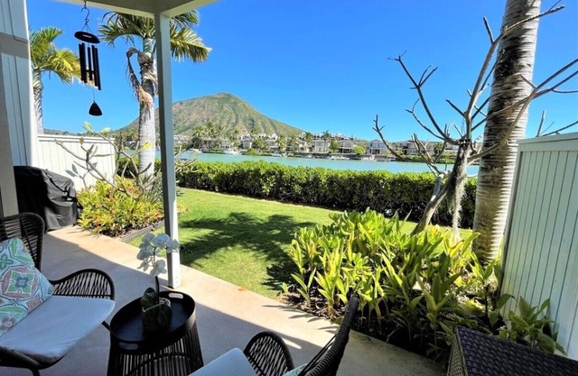 LUXURIOUS WATERFRONT LIVING