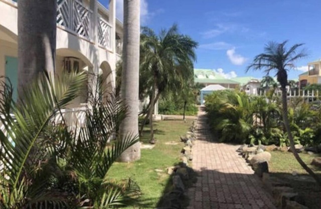 PRINZESSIN MAHAULT GEGENÜBER DEM ORIENT BAY BEACH