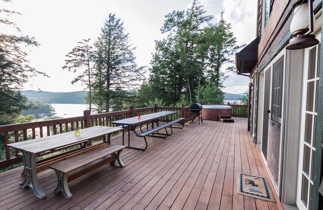 Luxuriöse Waterfront mit Panoramablick auf die Berge, Whirlpool WIFI