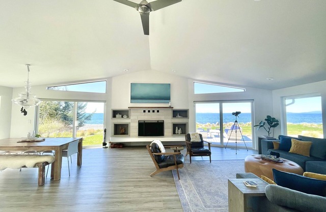 Luxurious Whidbey Beachfront Retreat