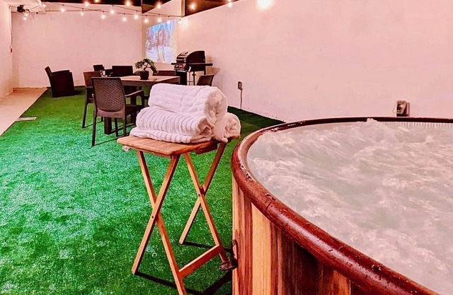 LuxuriousApt Private Jacuzzi/BBQ