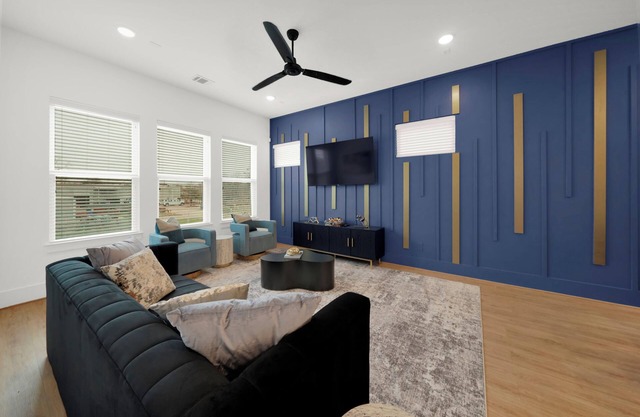 Luxuriously furnished 3BR/3.5BA house near Medical Center, NRG, and downtown