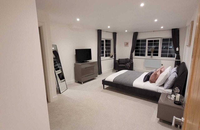 Luxury 1 Bed Apartment In The Heart Of Rochester