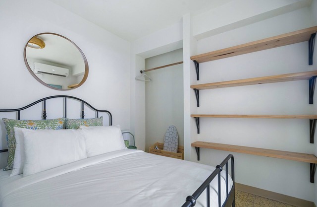 Luxury 1 bed Apartment 8. Steps from the beach!